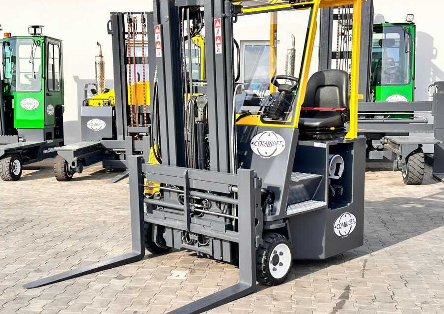 Combilift C3000CB / GAS / TRIPLEX / 4900MM / FREE LIFT / FORK POSITIONER / SIC3000CB / GAS / TRIPLEX / 4900MM / FREE LIFT / FORK POSITIONER / SIDE SHIFT / LIKE NEWDE SHIFT / LIKE NEW - Četru pušu autokrāvējs: foto 3 Combilift C3000CB / GAS / TRIPLEX / 4900MM / FREE LIFT / FORK POSITIONER / SIC3000CB / GAS / TRIPLEX / 4900MM / FREE LIFT / FORK POSITIONER / SIDE SHIFT / LIKE NEWDE SHIFT / LIKE NEW - Četru pušu autokrāvējs: foto 3