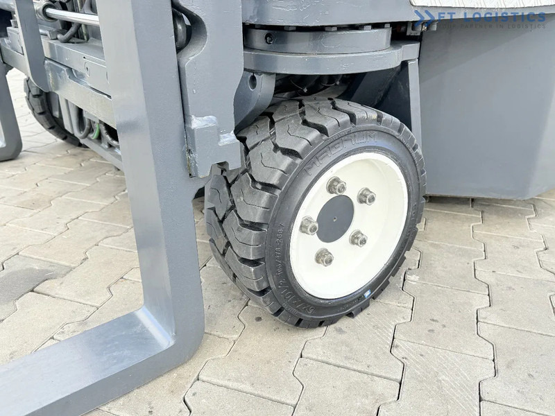 Combilift C3000CB / GAS / TRIPLEX 4900MM / FREE LIFT / FORK POSITIONER / SIDE SHIFT / EXCELLENT CONDITION / Wide range of four-way and sid - Četru pušu autokrāvējs: foto 4 Combilift C3000CB / GAS / TRIPLEX 4900MM / FREE LIFT / FORK POSITIONER / SIDE SHIFT / EXCELLENT CONDITION / Wide range of four-way and sid - Četru pušu autokrāvējs: foto 4