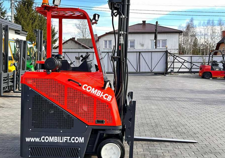Combilift C3000CB / LPG / TRIPLEX / 5500MM / FREE LIFT / SIDE SHIFT + FORK POSITIONER / LIKE NEW - Četru pušu autokrāvējs: foto 5 Combilift C3000CB / LPG / TRIPLEX / 5500MM / FREE LIFT / SIDE SHIFT + FORK POSITIONER / LIKE NEW - Četru pušu autokrāvējs: foto 5