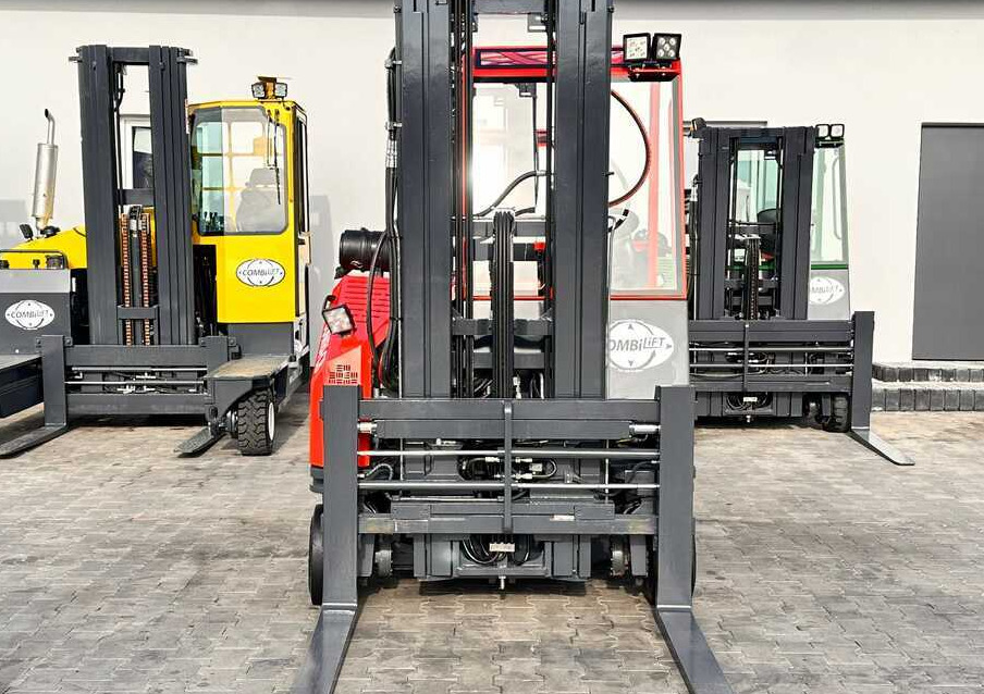 Combilift C3000CB / LPG / TRIPLEX / 5500MM / FREE LIFT / SIDE SHIFT + FORK POSITIONER / LIKE NEW - Četru pušu autokrāvējs: foto 3 Combilift C3000CB / LPG / TRIPLEX / 5500MM / FREE LIFT / SIDE SHIFT + FORK POSITIONER / LIKE NEW - Četru pušu autokrāvējs: foto 3