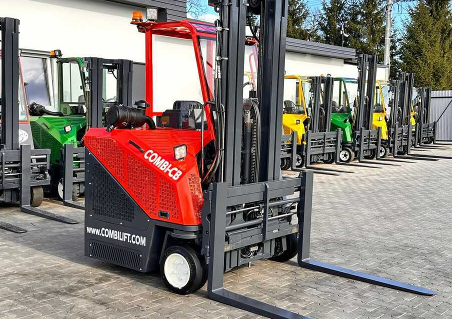 Combilift C3000CB / LPG / TRIPLEX / 5500MM / FREE LIFT / SIDE SHIFT + FORK POSITIONER / LIKE NEW - Četru pušu autokrāvējs: foto 4 Combilift C3000CB / LPG / TRIPLEX / 5500MM / FREE LIFT / SIDE SHIFT + FORK POSITIONER / LIKE NEW - Četru pušu autokrāvējs: foto 4