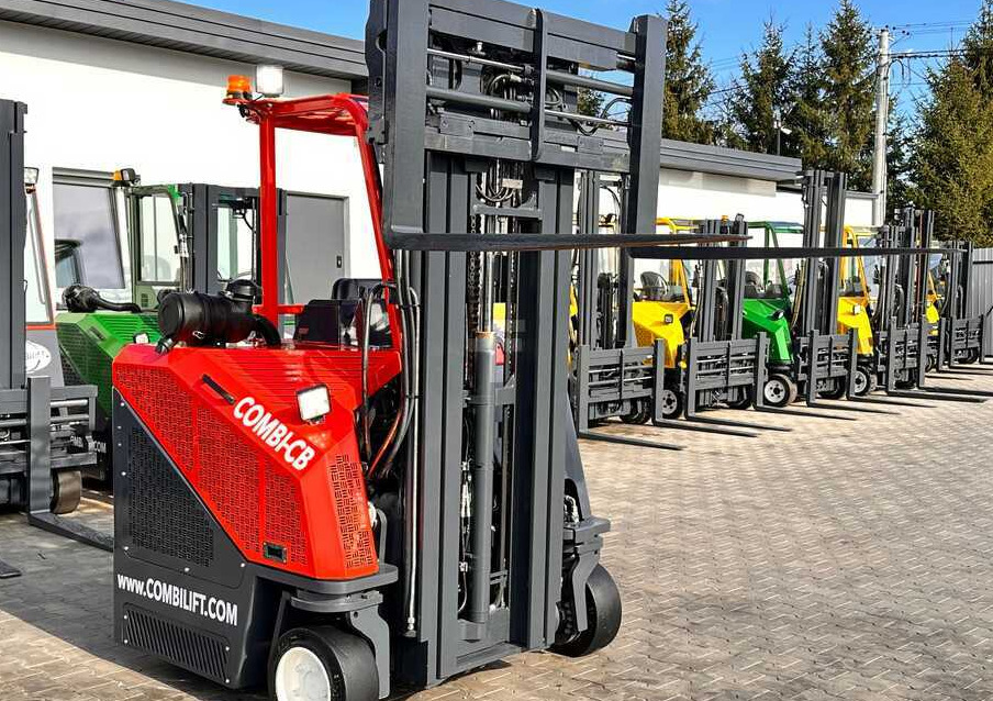 Combilift C3000CB / LPG / TRIPLEX / 5500MM / FREE LIFT / SIDE SHIFT + FORK POSITIONER / LIKE NEW - Četru pušu autokrāvējs: foto 3 Combilift C3000CB / LPG / TRIPLEX / 5500MM / FREE LIFT / SIDE SHIFT + FORK POSITIONER / LIKE NEW - Četru pušu autokrāvējs: foto 3