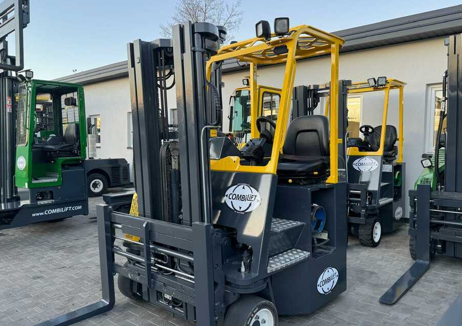 Combilift C3000CB-Triplex 4900mm -2015 year - Četru pušu autokrāvējs: foto 2 Combilift C3000CB-Triplex 4900mm -2015 year - Četru pušu autokrāvējs: foto 2