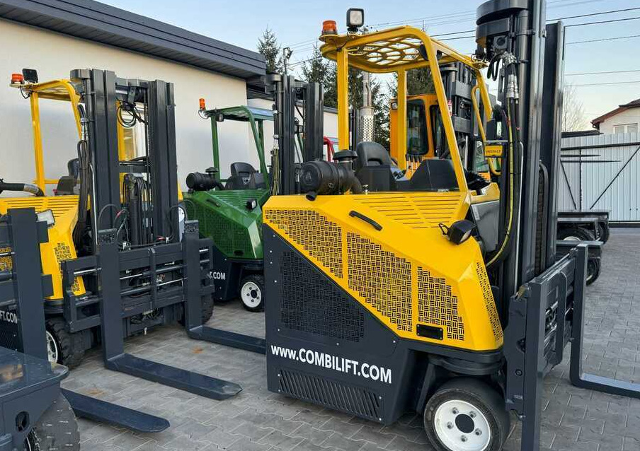 Combilift C3000CB-Triplex 4900mm -2015 year - Četru pušu autokrāvējs: foto 4 Combilift C3000CB-Triplex 4900mm -2015 year - Četru pušu autokrāvējs: foto 4