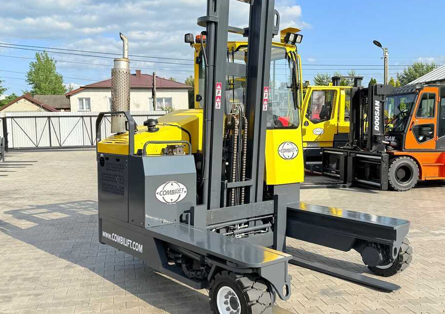 Combilift C4000 / DIESEL / DUPLEX - 4100MM / POSITIONER / ONLY 2951 MTH / LIKE NEW - Četru pušu autokrāvējs: foto 4 Combilift C4000 / DIESEL / DUPLEX - 4100MM / POSITIONER / ONLY 2951 MTH / LIKE NEW - Četru pušu autokrāvējs: foto 4