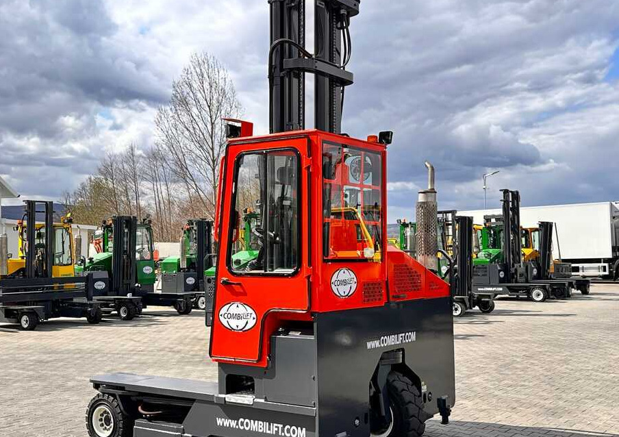 Combilift C4000 / DIESEL / TRIPLEX / 8400MM / FREE LIFT / SIDESHIFT / LIKE NEW - Četru pušu autokrāvējs: foto 2 Combilift C4000 / DIESEL / TRIPLEX / 8400MM / FREE LIFT / SIDESHIFT / LIKE NEW - Četru pušu autokrāvējs: foto 2
