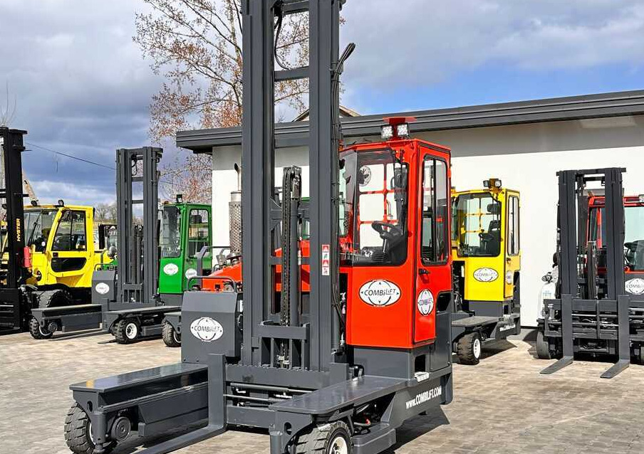 Combilift C4000 / DIESEL / TRIPLEX / 8400MM / FREE LIFT / SIDESHIFT / LIKE NEW - Četru pušu autokrāvējs: foto 4 Combilift C4000 / DIESEL / TRIPLEX / 8400MM / FREE LIFT / SIDESHIFT / LIKE NEW - Četru pušu autokrāvējs: foto 4