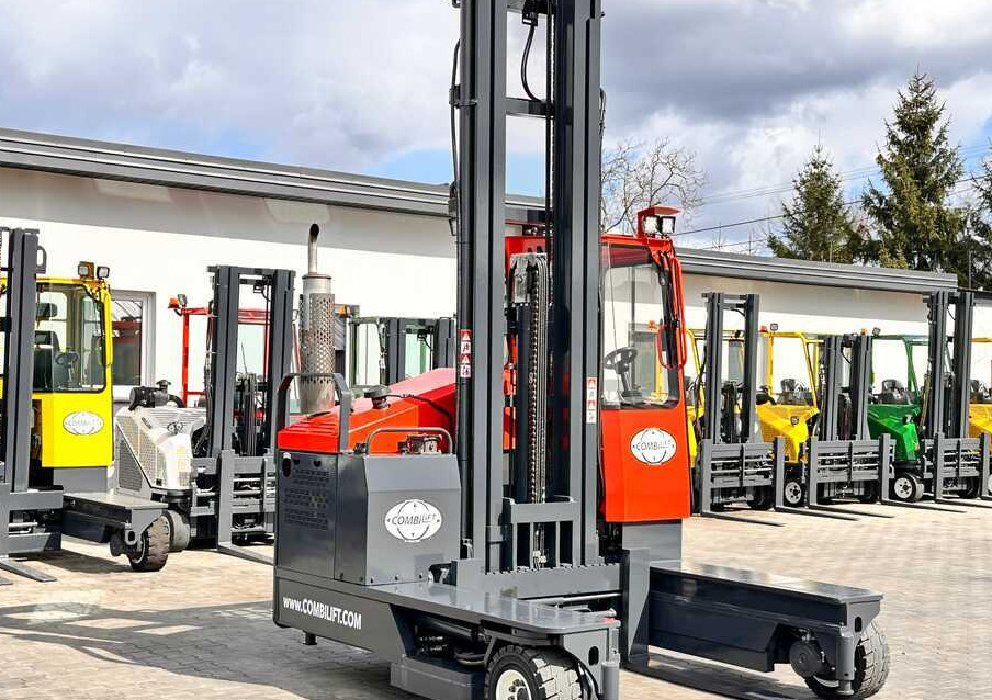 Combilift C4000 / DIESEL / TRIPLEX / 8400MM / FREE LIFT / SIDESHIFT / LIKE NEW - Četru pušu autokrāvējs: foto 4 Combilift C4000 / DIESEL / TRIPLEX / 8400MM / FREE LIFT / SIDESHIFT / LIKE NEW - Četru pušu autokrāvējs: foto 4