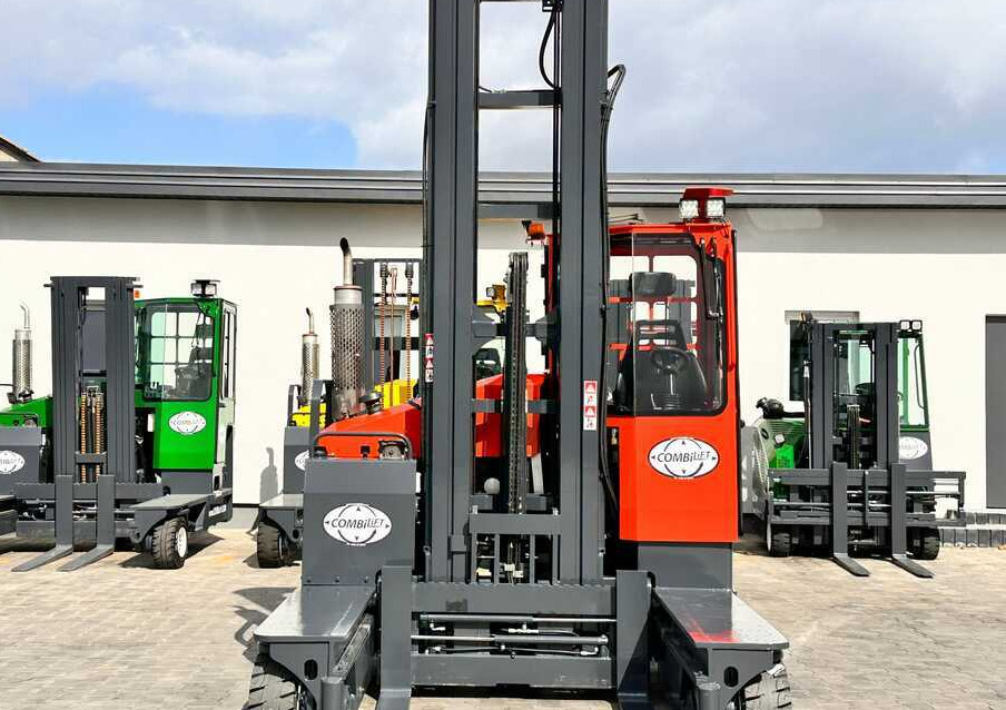 Combilift C4000 / DIESEL / TRIPLEX / 8400MM / FREE LIFT / SIDESHIFT / LIKE NEW - Četru pušu autokrāvējs: foto 3 Combilift C4000 / DIESEL / TRIPLEX / 8400MM / FREE LIFT / SIDESHIFT / LIKE NEW - Četru pušu autokrāvējs: foto 3