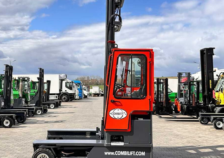 Combilift C4000 / DIESEL / TRIPLEX / 8400MM / FREE LIFT / SIDESHIFT / LIKE NEW - Četru pušu autokrāvējs: foto 2 Combilift C4000 / DIESEL / TRIPLEX / 8400MM / FREE LIFT / SIDESHIFT / LIKE NEW - Četru pušu autokrāvējs: foto 2