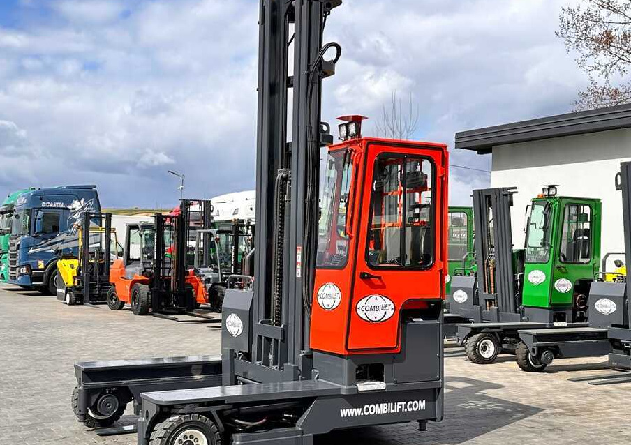 Combilift C4000 / DIESEL / TRIPLEX / 8400MM / FREE LIFT / SIDESHIFT / LIKE NEW - Četru pušu autokrāvējs: foto 1 Combilift C4000 / DIESEL / TRIPLEX / 8400MM / FREE LIFT / SIDESHIFT / LIKE NEW - Četru pušu autokrāvējs: foto 1