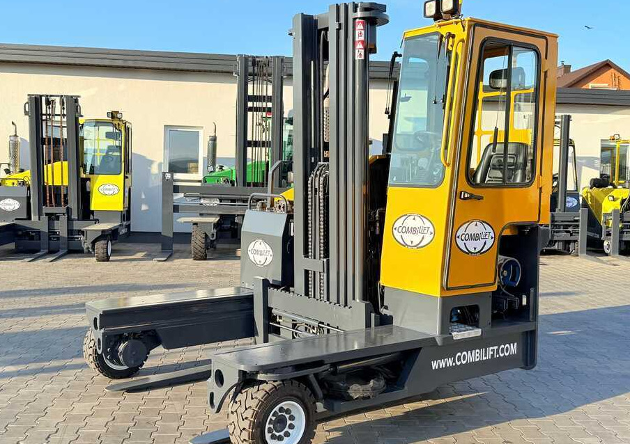 Combilift C4000 / GAS / TRIPLEX – 5600MM / FREE LIFT / FORK SIDESHIFT / LIKE NEW - Četru pušu autokrāvējs: foto 2 Combilift C4000 / GAS / TRIPLEX – 5600MM / FREE LIFT / FORK SIDESHIFT / LIKE NEW - Četru pušu autokrāvējs: foto 2