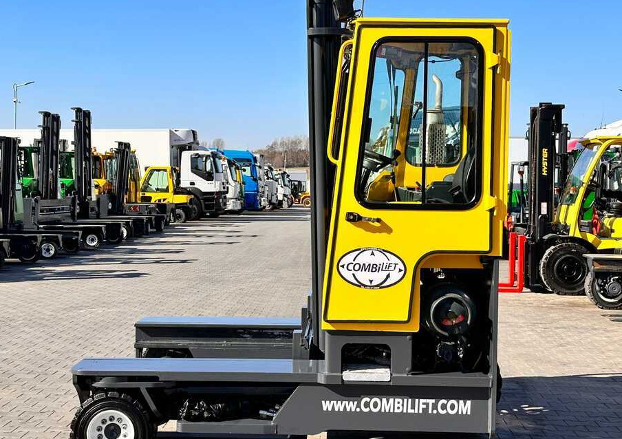 Combilift C4000 / LPG / DUPLEX / 4100MM / WEIGHT / FORK SIDE SHIFT / LIKE NEW - Četru pušu autokrāvējs: foto 2 Combilift C4000 / LPG / DUPLEX / 4100MM / WEIGHT / FORK SIDE SHIFT / LIKE NEW - Četru pušu autokrāvējs: foto 2