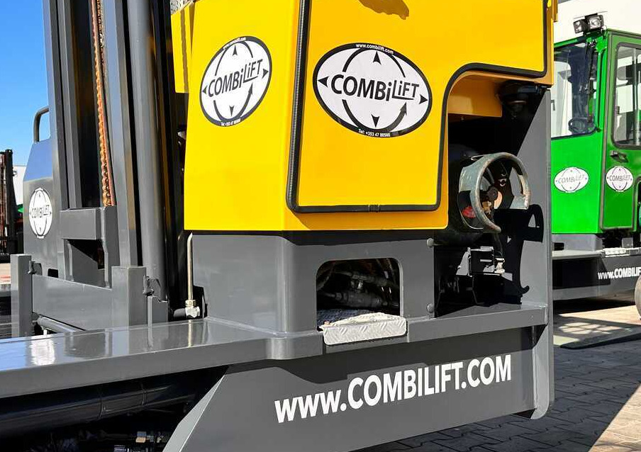 Combilift C4000 / LPG / DUPLEX / 4100MM / WEIGHT / FORK SIDE SHIFT / LIKE NEW - Četru pušu autokrāvējs: foto 3 Combilift C4000 / LPG / DUPLEX / 4100MM / WEIGHT / FORK SIDE SHIFT / LIKE NEW - Četru pušu autokrāvējs: foto 3