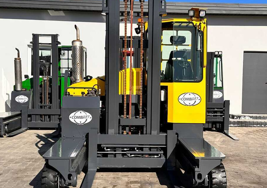 Combilift C4000 / LPG / DUPLEX / 4100MM / WEIGHT / FORK SIDE SHIFT / LIKE NEW - Četru pušu autokrāvējs: foto 5 Combilift C4000 / LPG / DUPLEX / 4100MM / WEIGHT / FORK SIDE SHIFT / LIKE NEW - Četru pušu autokrāvējs: foto 5