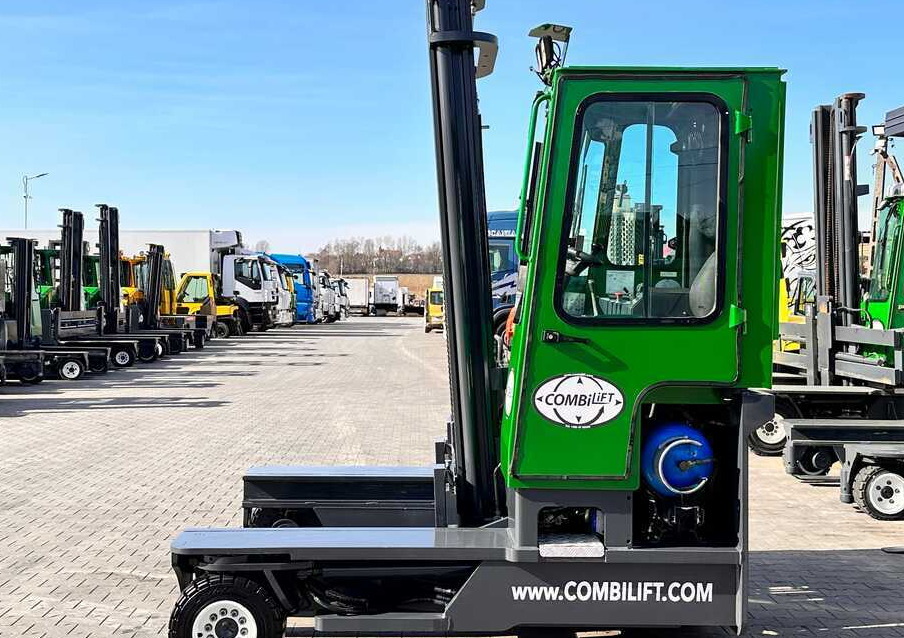 Combilift C4000 / LPG / DUPLEX / 4500MM / FREE LIFT / LIKE NEW - Četru pušu autokrāvējs: foto 3 Combilift C4000 / LPG / DUPLEX / 4500MM / FREE LIFT / LIKE NEW - Četru pušu autokrāvējs: foto 3