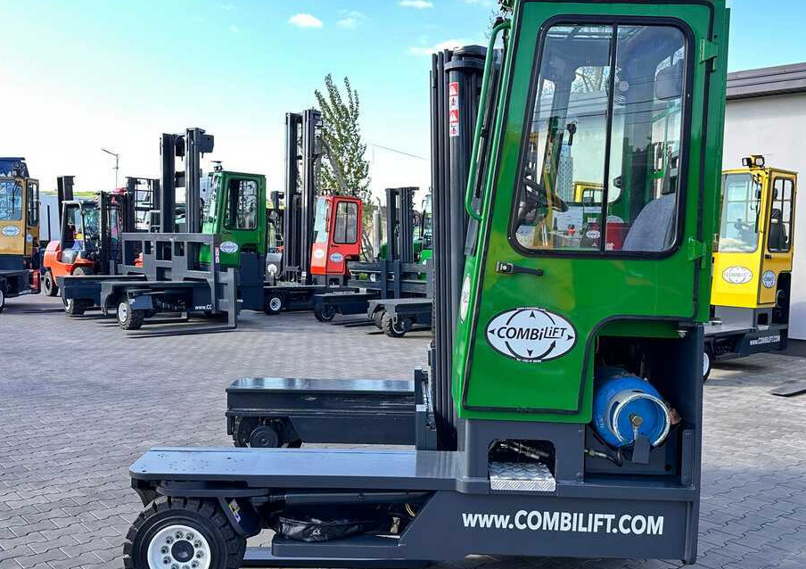 Combilift C4000 / TRIPLEX / 4900MM / GAS / FREE LIFT / FORK SIDE SHIFT / LIKE NEW - Četru pušu autokrāvējs: foto 2 Combilift C4000 / TRIPLEX / 4900MM / GAS / FREE LIFT / FORK SIDE SHIFT / LIKE NEW - Četru pušu autokrāvējs: foto 2