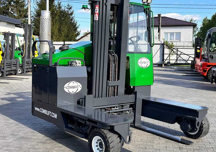 Combilift C4000 / TRIPLEX / 4900MM / GAS / FREE LIFT / FORK SIDE SHIFT / LIKE NEW - Četru pušu autokrāvējs: foto 4 Combilift C4000 / TRIPLEX / 4900MM / GAS / FREE LIFT / FORK SIDE SHIFT / LIKE NEW - Četru pušu autokrāvējs: foto 4