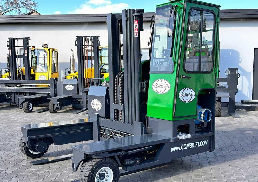 Combilift C4000 / TRIPLEX / 4900MM / GAS / FREE LIFT / FORK SIDE SHIFT / LIKE NEW - Četru pušu autokrāvējs: foto 1 Combilift C4000 / TRIPLEX / 4900MM / GAS / FREE LIFT / FORK SIDE SHIFT / LIKE NEW - Četru pušu autokrāvējs: foto 1