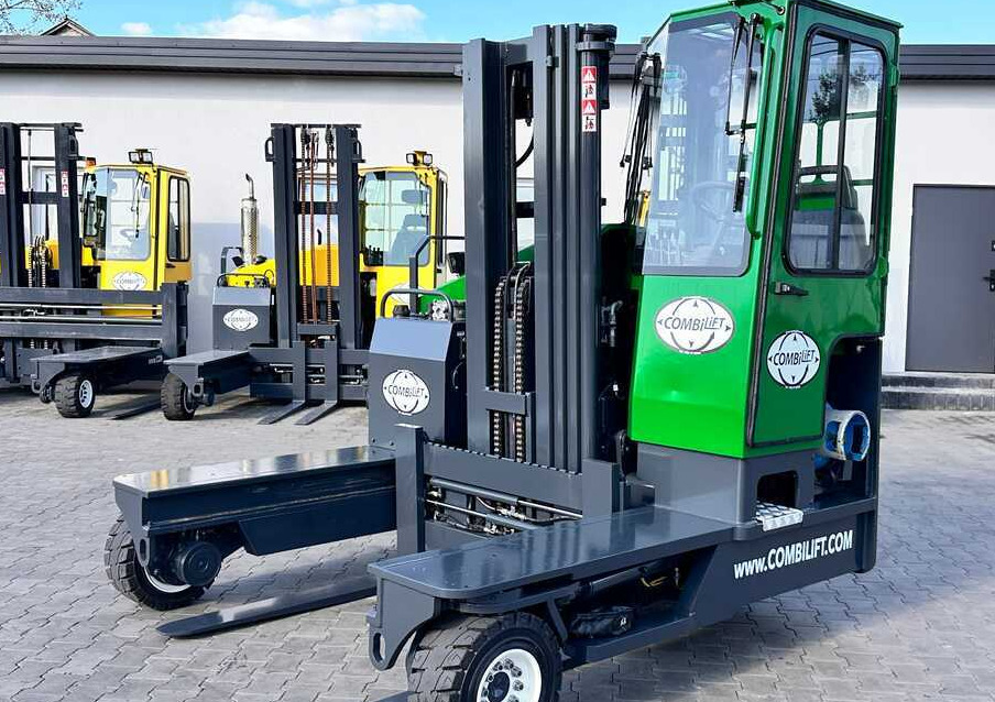 Combilift C4000 / TRIPLEX / 4900MM / GAS / FREE LIFT / FORK SIDE SHIFT / LIKE NEW - Četru pušu autokrāvējs: foto 3 Combilift C4000 / TRIPLEX / 4900MM / GAS / FREE LIFT / FORK SIDE SHIFT / LIKE NEW - Četru pušu autokrāvējs: foto 3
