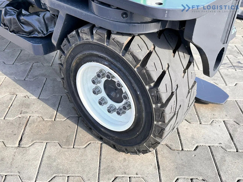 Combilift C4000 / TRIPLEX / 4900MM / LPG / FREE LIFT / FORK SHIFT / LIKE NEW C4000 / TRIPLEX / 4900MM / LPG / FREE LIFT / FORK SHIFT / LIK - Četru pušu autokrāvējs: foto 5 Combilift C4000 / TRIPLEX / 4900MM / LPG / FREE LIFT / FORK SHIFT / LIKE NEW C4000 / TRIPLEX / 4900MM / LPG / FREE LIFT / FORK SHIFT / LIK - Četru pušu autokrāvējs: foto 5