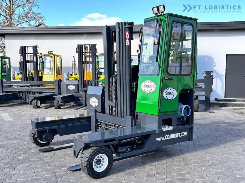 Combilift C4000 / TRIPLEX / 4900MM / LPG / FREE LIFT / FORK SHIFT / LIKE NEW C4000 / TRIPLEX / 4900MM / LPG / FREE LIFT / FORK SHIFT / LIK - Četru pušu autokrāvējs: foto 1 Combilift C4000 / TRIPLEX / 4900MM / LPG / FREE LIFT / FORK SHIFT / LIKE NEW C4000 / TRIPLEX / 4900MM / LPG / FREE LIFT / FORK SHIFT / LIK - Četru pušu autokrāvējs: foto 1