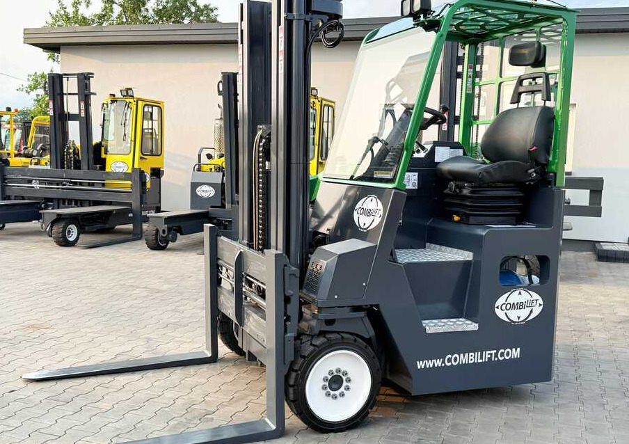 Combilift C4000CB / TRIPLEX - 5200MM / LPG / FREE LIFT / FORK POSITIONER / FORK SIDESHIFT / HEIGHT 2450MM / LIKE NEW - Četru pušu autokrāvējs: foto 2 Combilift C4000CB / TRIPLEX - 5200MM / LPG / FREE LIFT / FORK POSITIONER / FORK SIDESHIFT / HEIGHT 2450MM / LIKE NEW - Četru pušu autokrāvējs: foto 2