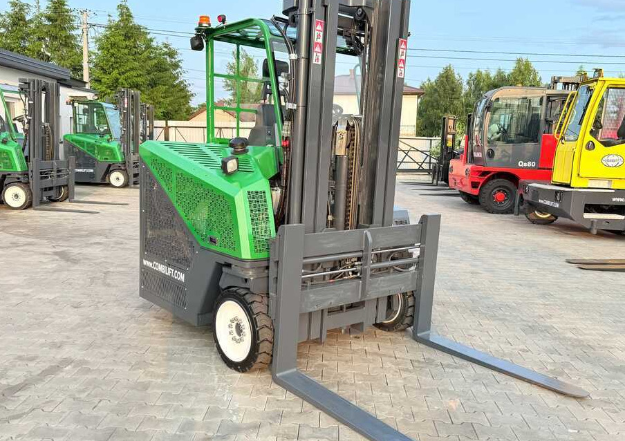 Combilift C4000CB / TRIPLEX - 5200MM / LPG / FREE LIFT / FORK POSITIONER / FORK SIDESHIFT / HEIGHT 2450MM / LIKE NEW - Četru pušu autokrāvējs: foto 4 Combilift C4000CB / TRIPLEX - 5200MM / LPG / FREE LIFT / FORK POSITIONER / FORK SIDESHIFT / HEIGHT 2450MM / LIKE NEW - Četru pušu autokrāvējs: foto 4