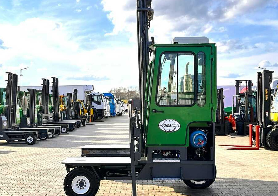 Combilift C5000XL / LPG / AIR CONDITIONING / WIDE POSITIONER / DUPLEX MAST / ADJUSTABLE FORKS / NEW TIRES / EXCELLENT CONDITION! - Četru pušu autokrāvējs: foto 4 Combilift C5000XL / LPG / AIR CONDITIONING / WIDE POSITIONER / DUPLEX MAST / ADJUSTABLE FORKS / NEW TIRES / EXCELLENT CONDITION! - Četru pušu autokrāvējs: foto 4