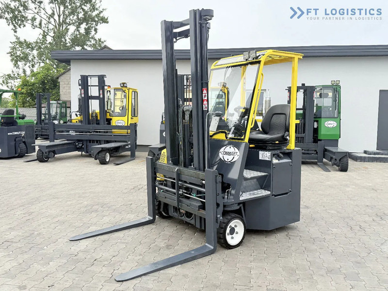 Combilift CB2500 / DUPLEX / 4100MM / DIESEL / FREE LIFT / FORK POSITIONER / SIDE SHIFT / LIKE NEW / Wide range of four-way and side loader - Četru pušu autokrāvējs: foto 3 Combilift CB2500 / DUPLEX / 4100MM / DIESEL / FREE LIFT / FORK POSITIONER / SIDE SHIFT / LIKE NEW / Wide range of four-way and side loader - Četru pušu autokrāvējs: foto 3