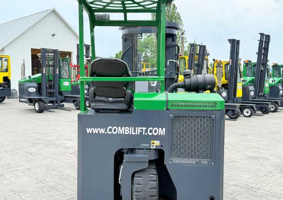 Četru pušu autokrāvējs Combilift CB3000 / DIESEL / TRIPLEX 4900MM / FREE LIFT / SIDESHIFT / FORK POSITIONER / 1500MM FORKS / LIKE NEW: foto 9