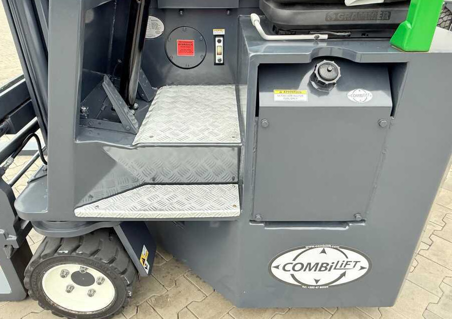Četru pušu autokrāvējs Combilift CB3000 / DIESEL / TRIPLEX 4900MM / FREE LIFT / SIDESHIFT / FORK POSITIONER / 1500MM FORKS / LIKE NEW: foto 11