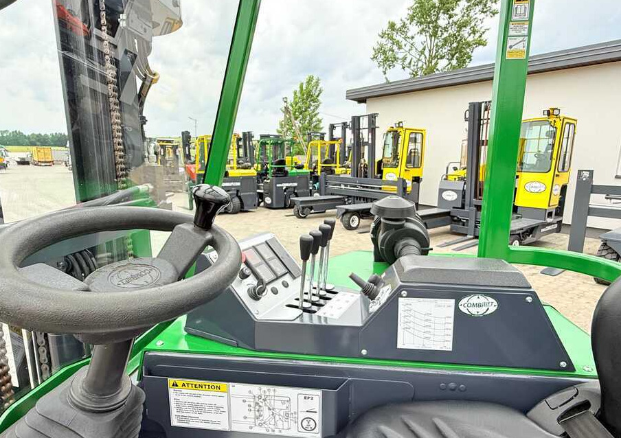 Četru pušu autokrāvējs Combilift CB3000 / DIESEL / TRIPLEX 4900MM / FREE LIFT / SIDESHIFT / FORK POSITIONER / 1500MM FORKS / LIKE NEW: foto 15