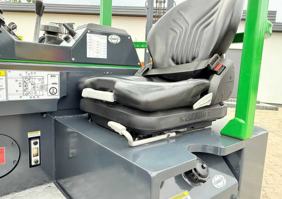 Četru pušu autokrāvējs Combilift CB3000 / DIESEL / TRIPLEX 4900MM / FREE LIFT / SIDESHIFT / FORK POSITIONER / 1500MM FORKS / LIKE NEW: foto 13