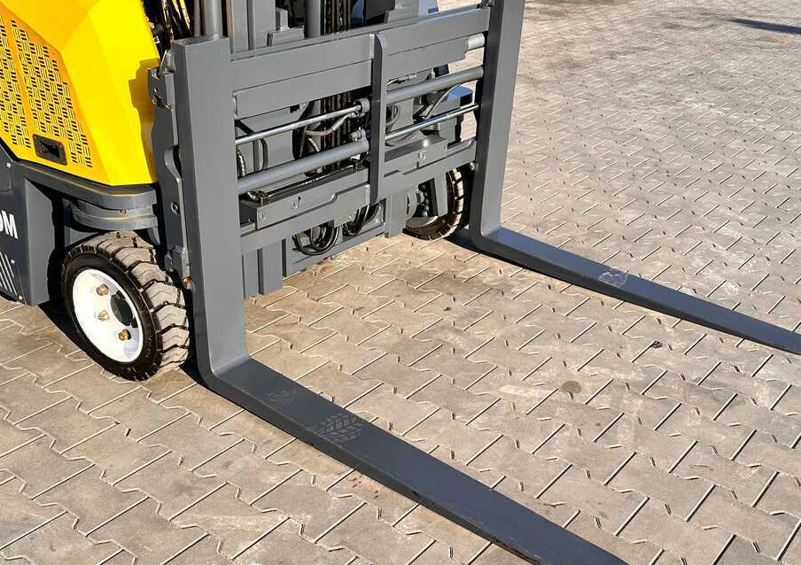 Combilift CB3000 / LPG / DUPLEX / 4000MM / FREE LIFT / NEW BAND TIRES / LIKE NEW - Četru pušu autokrāvējs: foto 4 Combilift CB3000 / LPG / DUPLEX / 4000MM / FREE LIFT / NEW BAND TIRES / LIKE NEW - Četru pušu autokrāvējs: foto 4