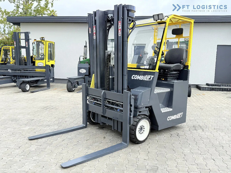 Combilift CB4000 / GAS / TRIPLEX 5200MM / FREE LIFT / FORK POSITIONER / SIDE SHIFT / EXCELLENT CONDITION / Wide range of four-way and side - Četru pušu autokrāvējs: foto 4 Combilift CB4000 / GAS / TRIPLEX 5200MM / FREE LIFT / FORK POSITIONER / SIDE SHIFT / EXCELLENT CONDITION / Wide range of four-way and side - Četru pušu autokrāvējs: foto 4