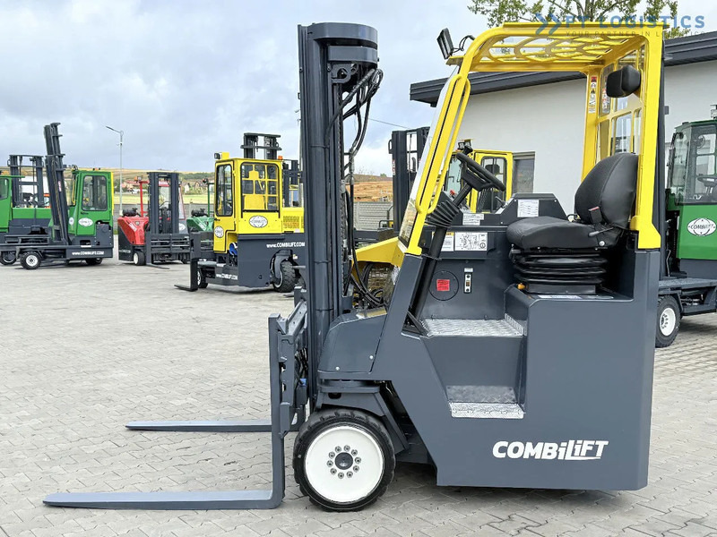 Combilift CB4000 / GAS / TRIPLEX 5200MM / FREE LIFT / FORK POSITIONER / SIDE SHIFT / EXCELLENT CONDITION / Wide range of four-way and side - Četru pušu autokrāvējs: foto 2 Combilift CB4000 / GAS / TRIPLEX 5200MM / FREE LIFT / FORK POSITIONER / SIDE SHIFT / EXCELLENT CONDITION / Wide range of four-way and side - Četru pušu autokrāvējs: foto 2