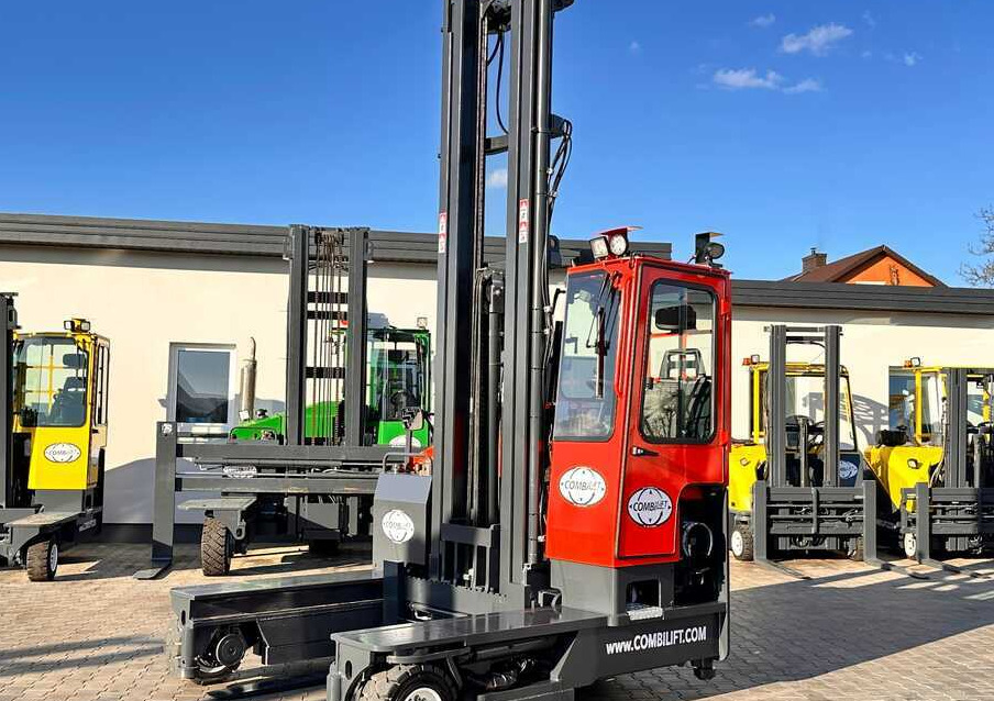 Combilift COMBILIFT C4000 – TRIPLEX 9300 mm – Year 2017 – GAS – FREE LIFT – FORK SIDE SHIFT – CONDITION 5/5 - Četru pušu autokrāvējs: foto 1 Combilift COMBILIFT C4000 – TRIPLEX 9300 mm – Year 2017 – GAS – FREE LIFT – FORK SIDE SHIFT – CONDITION 5/5 - Četru pušu autokrāvējs: foto 1