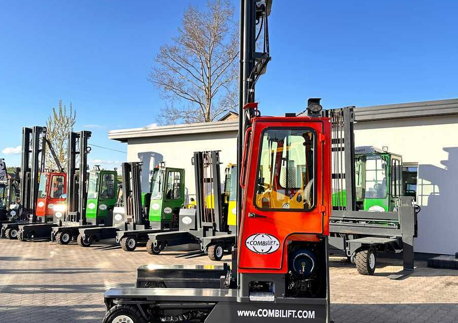 Combilift COMBILIFT C4000 – TRIPLEX 9300 mm – Year 2017 – GAS – FREE LIFT – FORK SIDE SHIFT – CONDITION 5/5 - Četru pušu autokrāvējs: foto 3 Combilift COMBILIFT C4000 – TRIPLEX 9300 mm – Year 2017 – GAS – FREE LIFT – FORK SIDE SHIFT – CONDITION 5/5 - Četru pušu autokrāvējs: foto 3