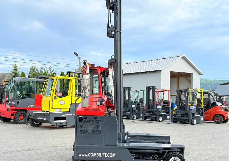 Combilift COMBILIFT C4000 – TRIPLEX 9300 mm – Year 2017 – GAS – FREE LIFT – FORK SIDE SHIFT – CONDITION 5/5 - Četru pušu autokrāvējs: foto 3 Combilift COMBILIFT C4000 – TRIPLEX 9300 mm – Year 2017 – GAS – FREE LIFT – FORK SIDE SHIFT – CONDITION 5/5 - Četru pušu autokrāvējs: foto 3