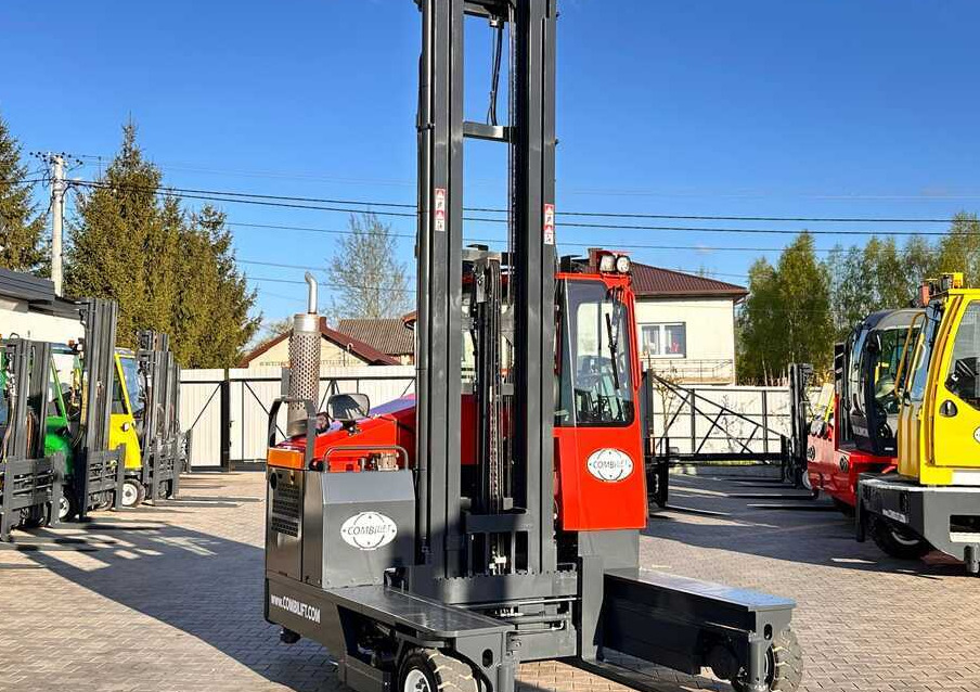 Combilift COMBILIFT C4000 – TRIPLEX 9300 mm – Year 2017 – GAS – FREE LIFT – FORK SIDE SHIFT – CONDITION 5/5 - Četru pušu autokrāvējs: foto 5 Combilift COMBILIFT C4000 – TRIPLEX 9300 mm – Year 2017 – GAS – FREE LIFT – FORK SIDE SHIFT – CONDITION 5/5 - Četru pušu autokrāvējs: foto 5
