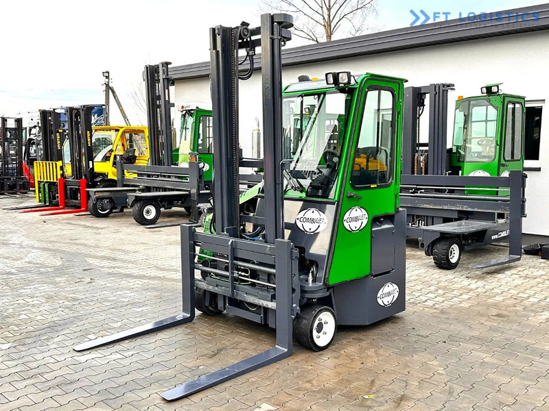 Combilift Combilift C3000CB - DUPLEX 4000mm - Year 2015 - / CABIN - HEATING / ONLY 6546 MTH / EXCELLENT CONDITION / LIKE NEW! Combilift C3 - Četru pušu autokrāvējs: foto 1 Combilift Combilift C3000CB - DUPLEX 4000mm - Year 2015 - / CABIN - HEATING / ONLY 6546 MTH / EXCELLENT CONDITION / LIKE NEW! Combilift C3 - Četru pušu autokrāvējs: foto 1