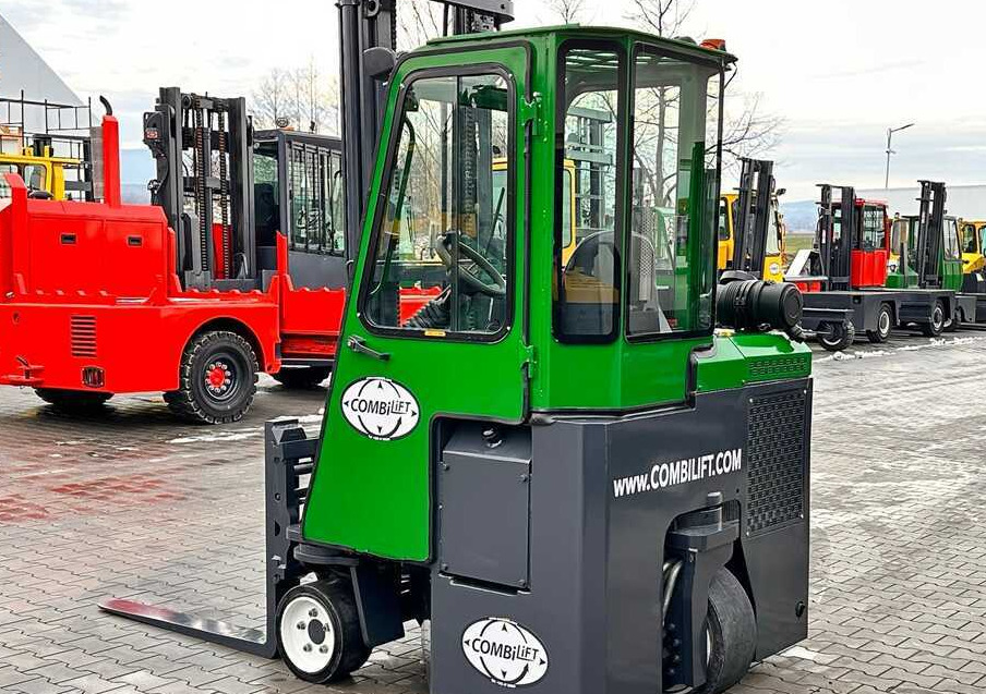 Combilift Combilift C3000CB - DUPLEX 4000mm - Year 2015 - / CABIN - HEATING / ONLY 6546 MTH / EXCELLENT CONDITION / LIKE NEW! - Četru pušu autokrāvējs: foto 4 Combilift Combilift C3000CB - DUPLEX 4000mm - Year 2015 - / CABIN - HEATING / ONLY 6546 MTH / EXCELLENT CONDITION / LIKE NEW! - Četru pušu autokrāvējs: foto 4