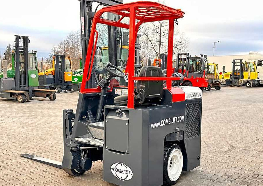 Combilift Combilift C3000CB - Duplex 4000mm - Year 2016 / ONLY 2,161 MTH / PERFECT CONDITION / LIKE NEW! - Četru pušu autokrāvējs: foto 3 Combilift Combilift C3000CB - Duplex 4000mm - Year 2016 / ONLY 2,161 MTH / PERFECT CONDITION / LIKE NEW! - Četru pušu autokrāvējs: foto 3