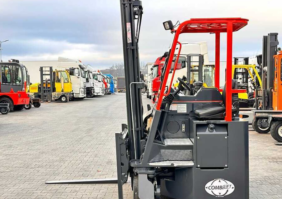 Combilift Combilift C3000CB - Duplex 4000mm - Year 2016 / ONLY 2,161 MTH / PERFECT CONDITION / LIKE NEW! - Četru pušu autokrāvējs: foto 2 Combilift Combilift C3000CB - Duplex 4000mm - Year 2016 / ONLY 2,161 MTH / PERFECT CONDITION / LIKE NEW! - Četru pušu autokrāvējs: foto 2