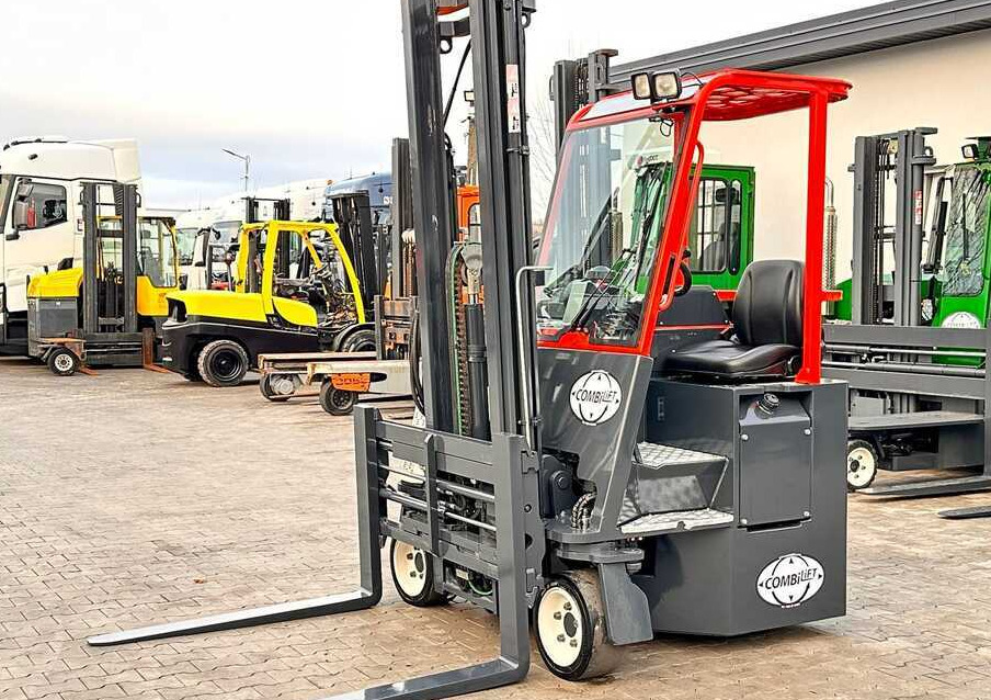 Combilift Combilift C3000CB - Duplex 4000mm - Year 2016 / ONLY 2,161 MTH / PERFECT CONDITION / LIKE NEW! - Četru pušu autokrāvējs: foto 1 Combilift Combilift C3000CB - Duplex 4000mm - Year 2016 / ONLY 2,161 MTH / PERFECT CONDITION / LIKE NEW! - Četru pušu autokrāvējs: foto 1