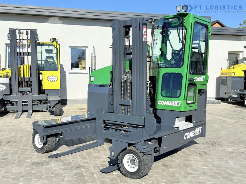 Combilift Combilift FOUR-WAY MULTIDIRECTIONAL FORKLIFT C4500 / DIESEL / TRIPLEX 4900MM / ONLY 4854 HOURS / FORK POSITIONER / FULL CABIN – - Četru pušu autokrāvējs: foto 4 Combilift Combilift FOUR-WAY MULTIDIRECTIONAL FORKLIFT C4500 / DIESEL / TRIPLEX 4900MM / ONLY 4854 HOURS / FORK POSITIONER / FULL CABIN – - Četru pušu autokrāvējs: foto 4