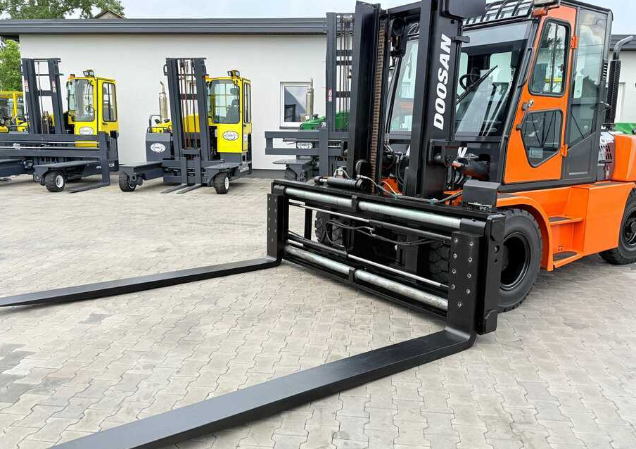 Doosan DOOSAN / DUPLEX 3000MM / SIDE SHIFT / FORK POSITIONER / 2500MM FORKS / 7000KG / CABIN / LIKE NEW - Dīzeļiekrāvējs: foto 1 Doosan DOOSAN / DUPLEX 3000MM / SIDE SHIFT / FORK POSITIONER / 2500MM FORKS / 7000KG / CABIN / LIKE NEW - Dīzeļiekrāvējs: foto 1