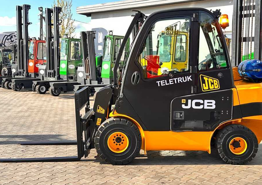 JCB TLT30G / GAS / 4100MM / FULL CABIN / FORK POSITIONER / LIKE NEW - Teleskopiskais iekrāvējs: foto 4 JCB TLT30G / GAS / 4100MM / FULL CABIN / FORK POSITIONER / LIKE NEW - Teleskopiskais iekrāvējs: foto 4
