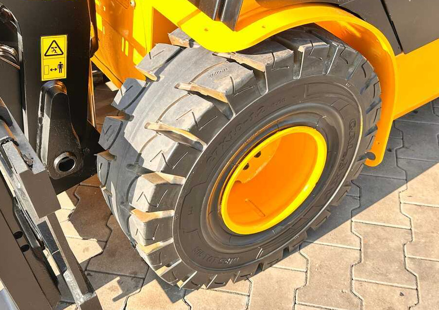 JCB TLT30G / GAS / 4100MM / FULL CABIN / FORK POSITIONER / LIKE NEW - Teleskopiskais iekrāvējs: foto 5 JCB TLT30G / GAS / 4100MM / FULL CABIN / FORK POSITIONER / LIKE NEW - Teleskopiskais iekrāvējs: foto 5